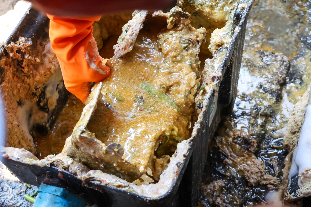Grease,Traps,From,Dirty,Debris,Being,Cleaned,With,A,Scoop